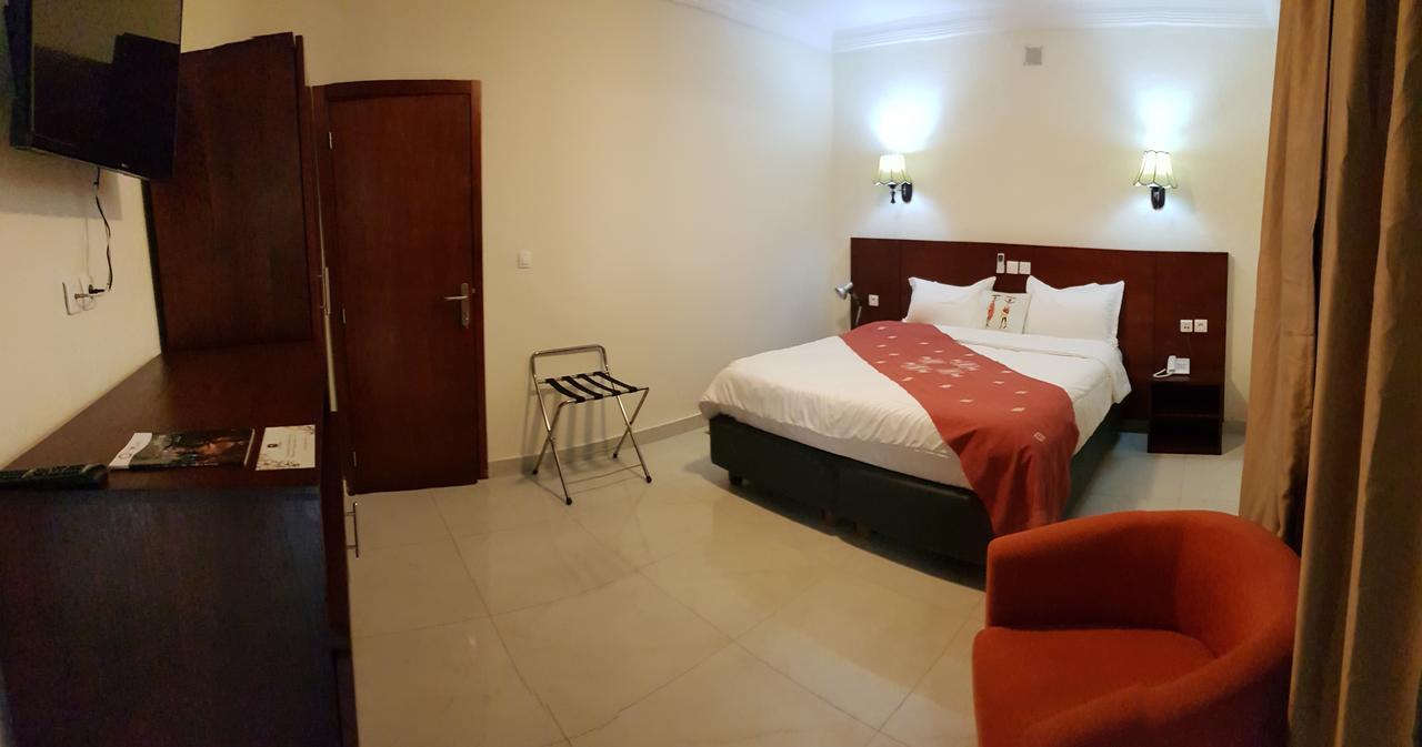 Hotel La Rose Blanche Korhogo Exteriör bild