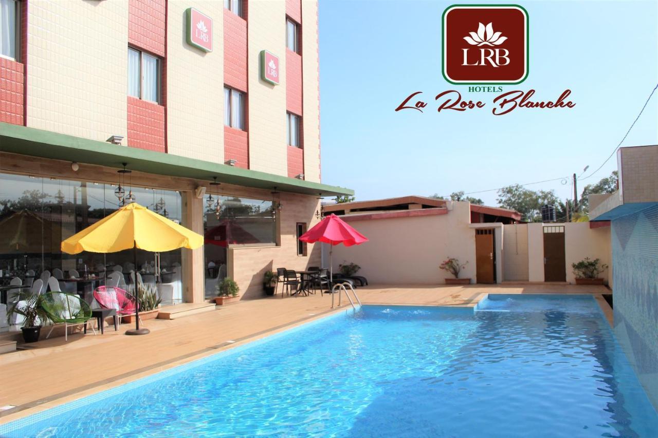 Hotel La Rose Blanche Korhogo Exteriör bild