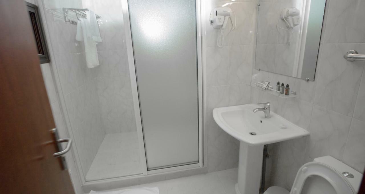 Hotel La Rose Blanche Korhogo Exteriör bild