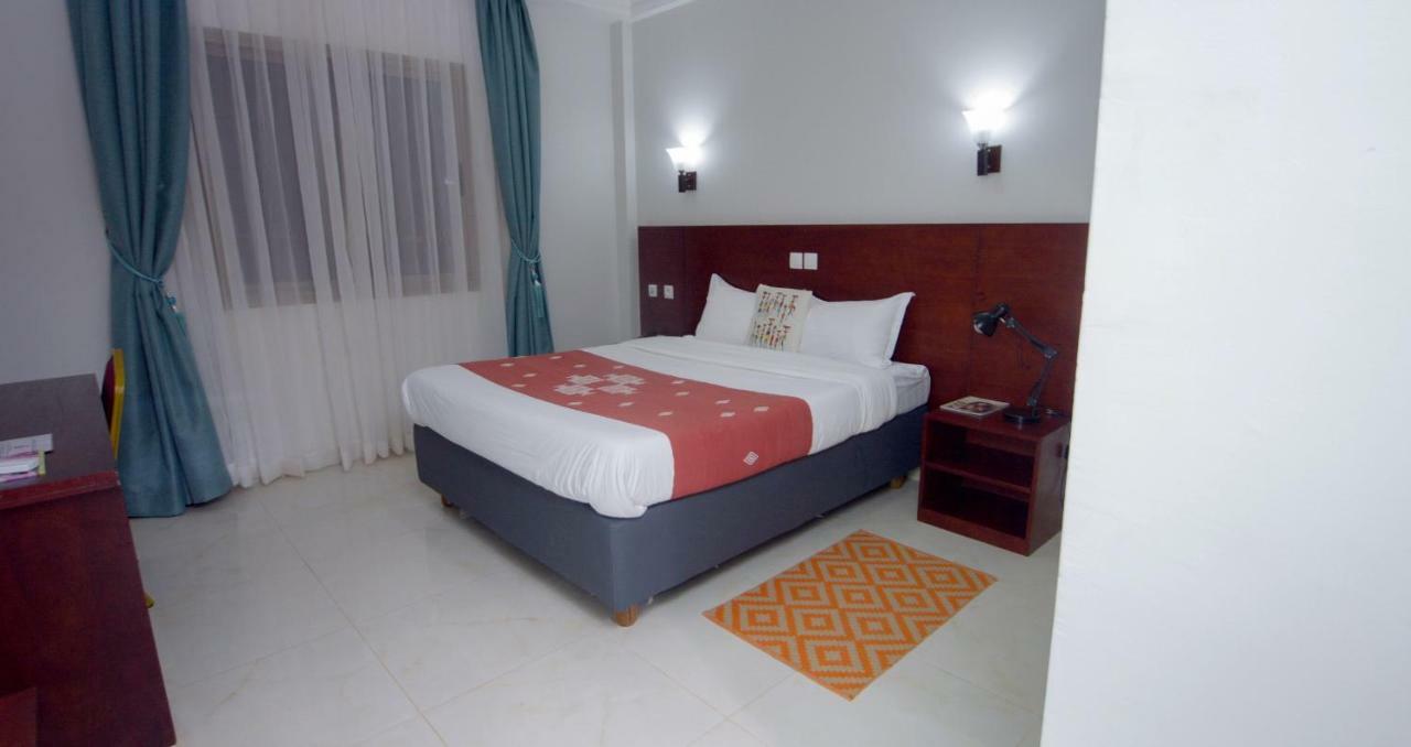 Hotel La Rose Blanche Korhogo Exteriör bild