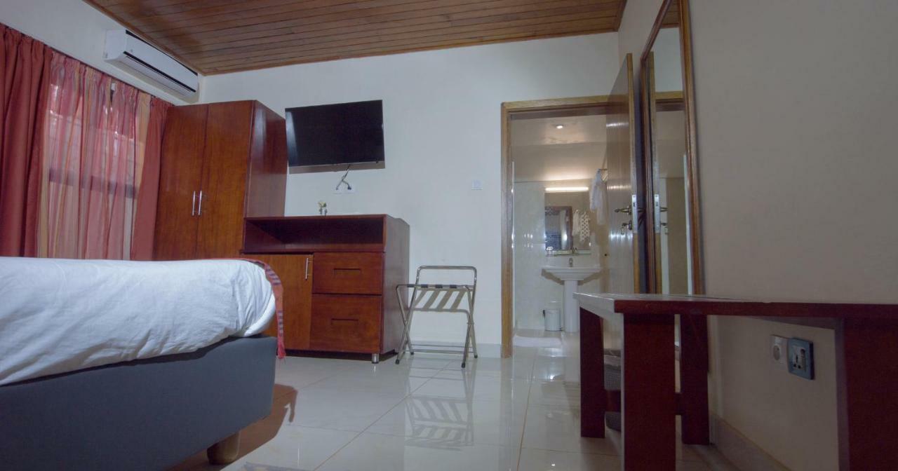 Hotel La Rose Blanche Korhogo Exteriör bild
