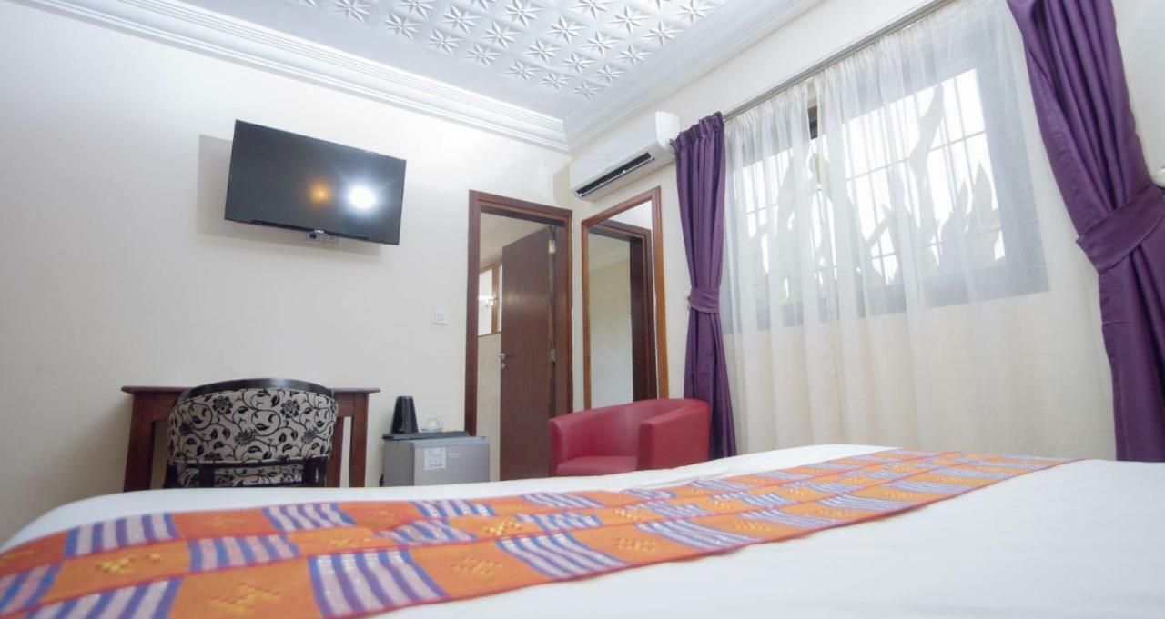 Hotel La Rose Blanche Korhogo Exteriör bild