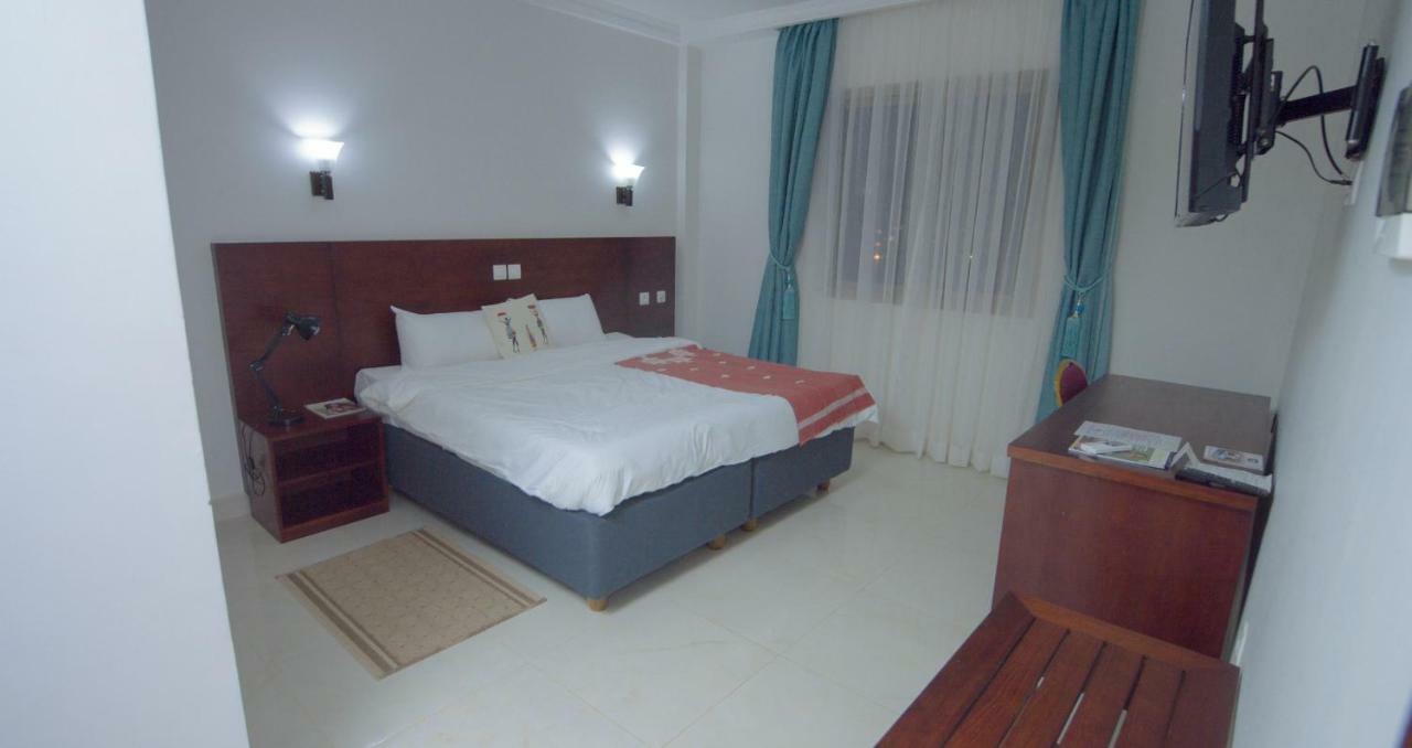 Hotel La Rose Blanche Korhogo Exteriör bild
