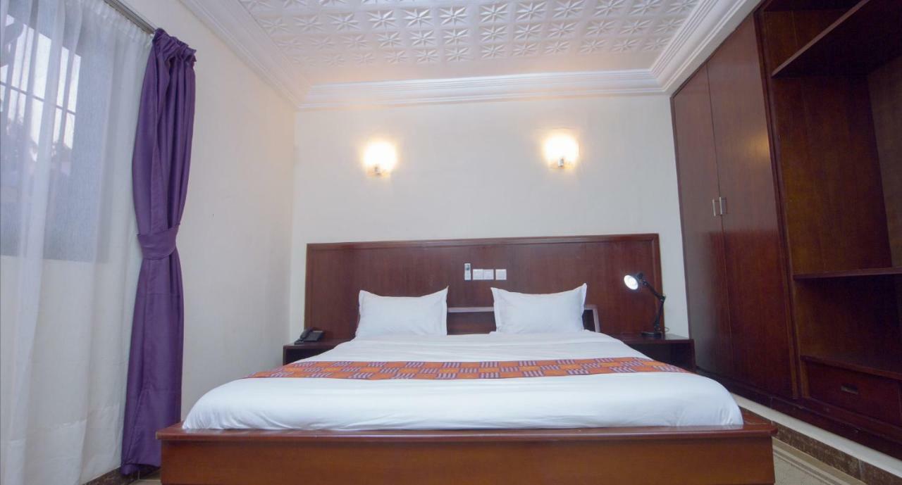 Hotel La Rose Blanche Korhogo Exteriör bild