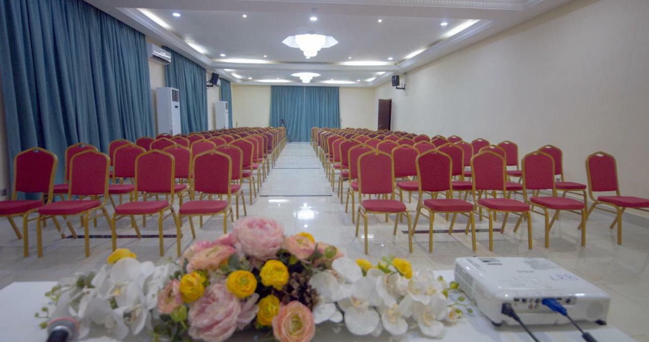 Hotel La Rose Blanche Korhogo Exteriör bild