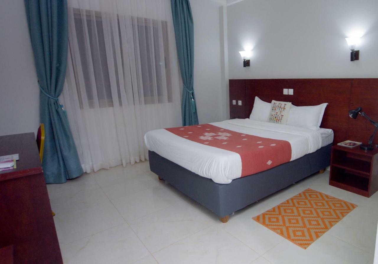 Hotel La Rose Blanche Korhogo Exteriör bild